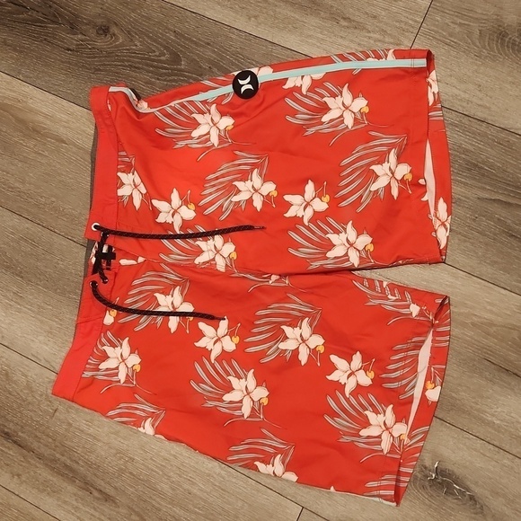 Hurley Men Shorts - Picture 1 of 6